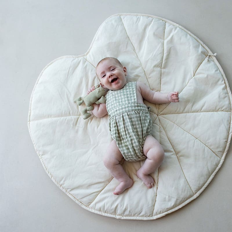 ▷ Alfombra infantil lavable azul estrellas blancas de Lorena Canals