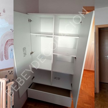 ▷ Armario Montessori con una puerta y zapatero inferior - Bebeydecoracion