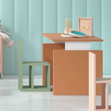 Mesa Infantil Eames con Sillas Aqua