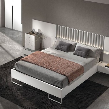 Cama con largueros y patas metalicas Montes