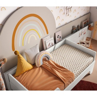 Habitacion con camita y estantes